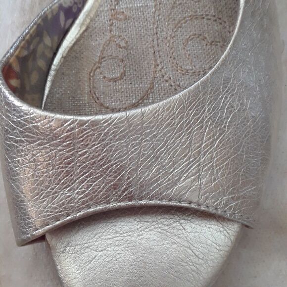KENSIE Metallic Slingback    - Picture 2 of 4